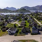 Moderne Perle Pa Med Boblebad Og Fjellutsikt *