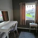 Moderne Perle Pa Med Boblebad Og Fjellutsikt *