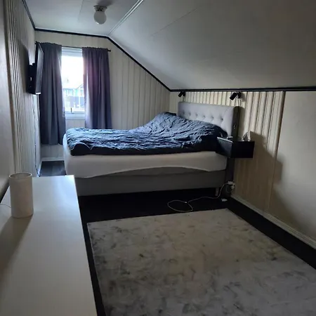 Moderne Perle Pa Med Boblebad Og Fjellutsikt Villa
