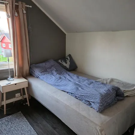 Moderne Perle Pa Med Boblebad Og Fjellutsikt Villa