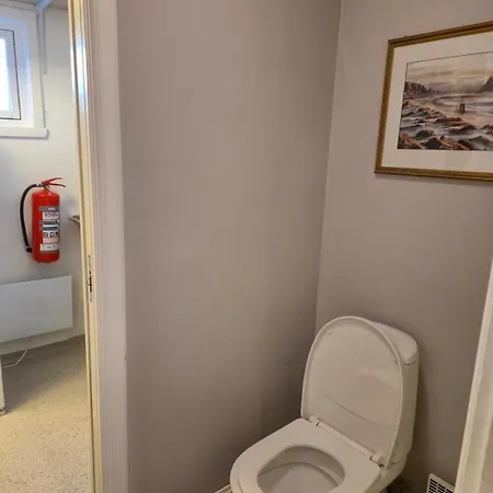 Moderne Perle Pa Med Boblebad Og Fjellutsikt *