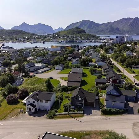Moderne Perle Pa Med Boblebad Og Fjellutsikt *